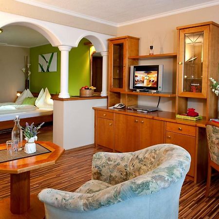 Hotel Winzer Wellness & Kuscheln Sankt Georgen im Attergau Exteriör bild