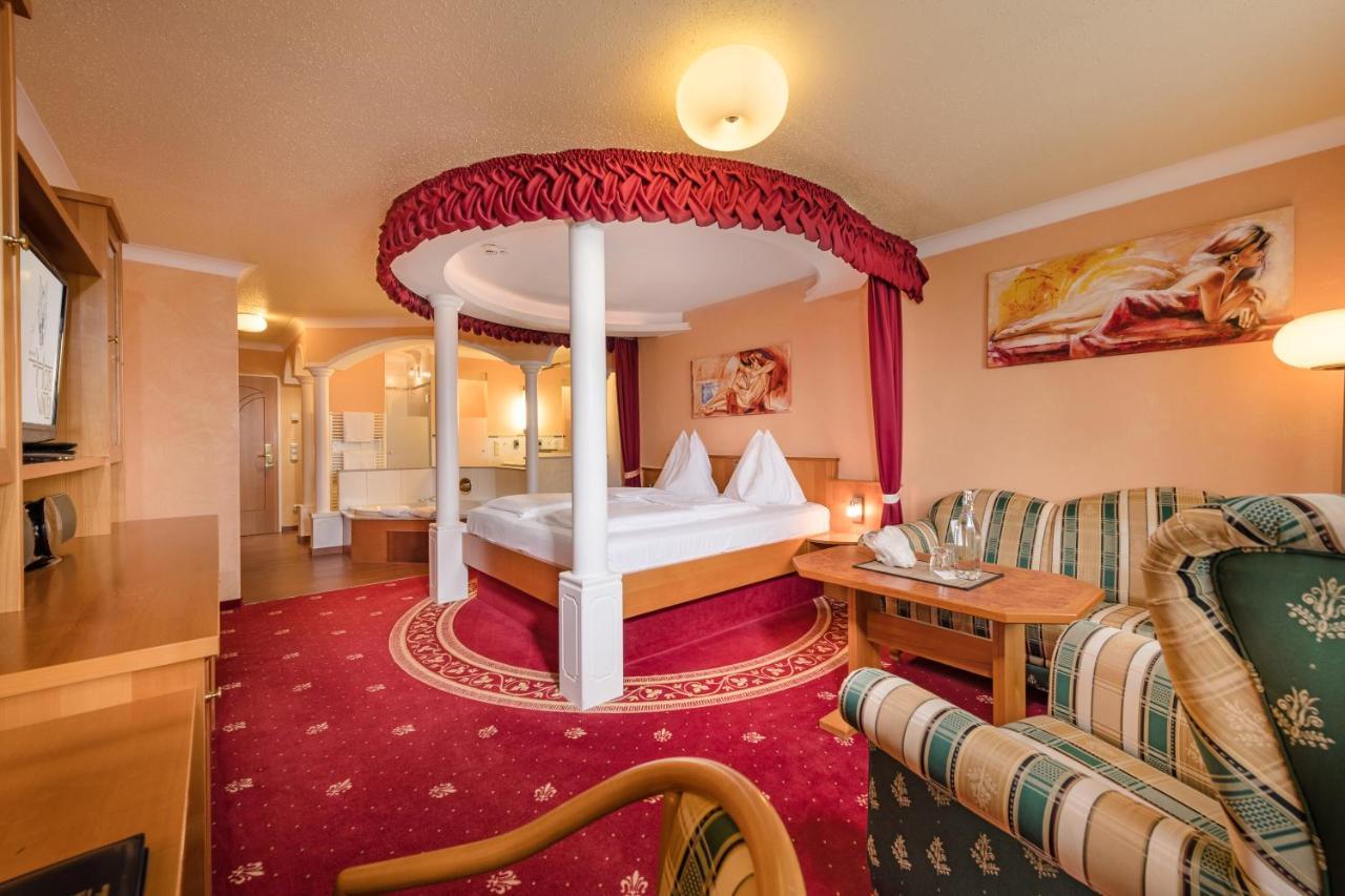 Hotel Winzer Wellness & Kuscheln Sankt Georgen im Attergau Exteriör bild
