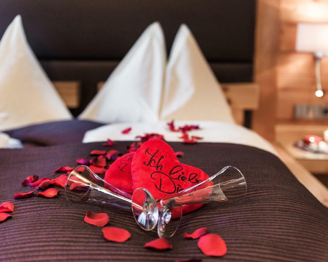 Hotel Winzer Wellness & Kuscheln Sankt Georgen im Attergau Exteriör bild