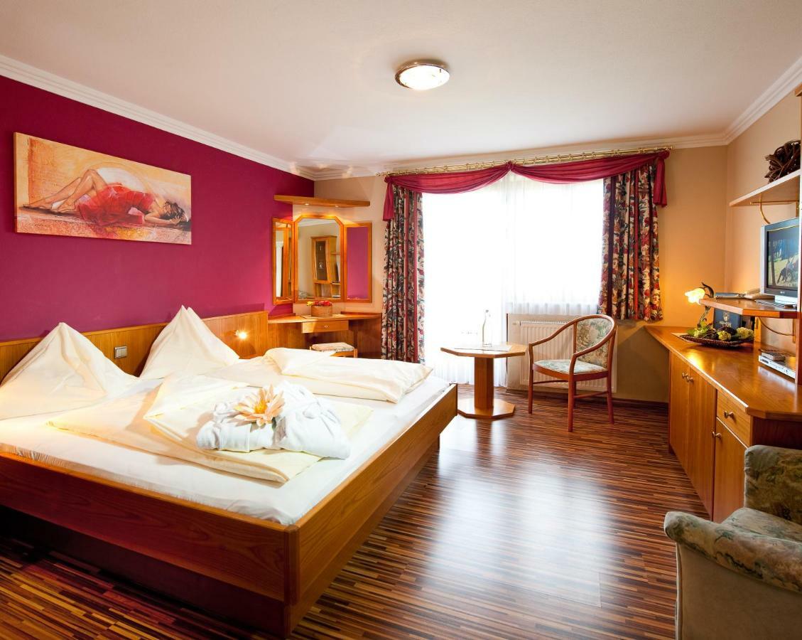 Hotel Winzer Wellness & Kuscheln Sankt Georgen im Attergau Exteriör bild