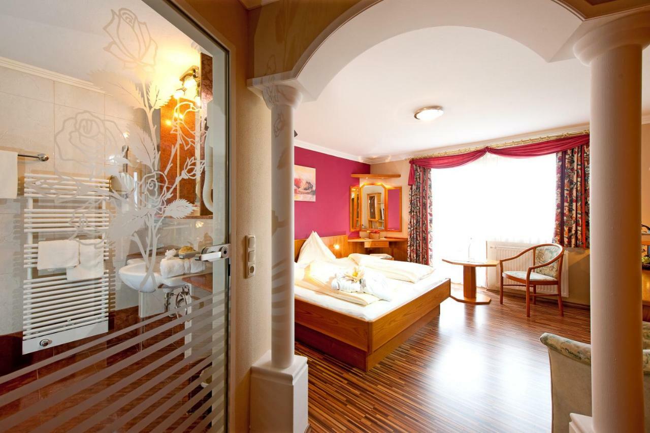 Hotel Winzer Wellness & Kuscheln Sankt Georgen im Attergau Exteriör bild