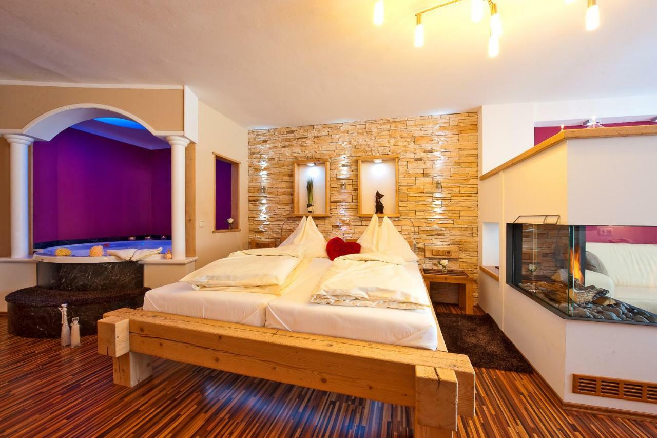 Hotel Winzer Wellness & Kuscheln Sankt Georgen im Attergau Exteriör bild