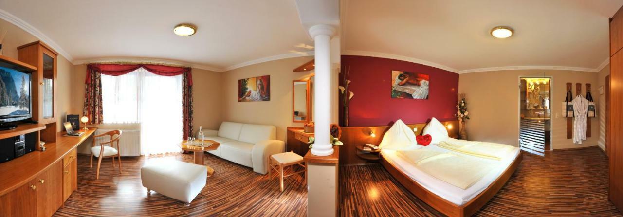 Hotel Winzer Wellness & Kuscheln Sankt Georgen im Attergau Exteriör bild