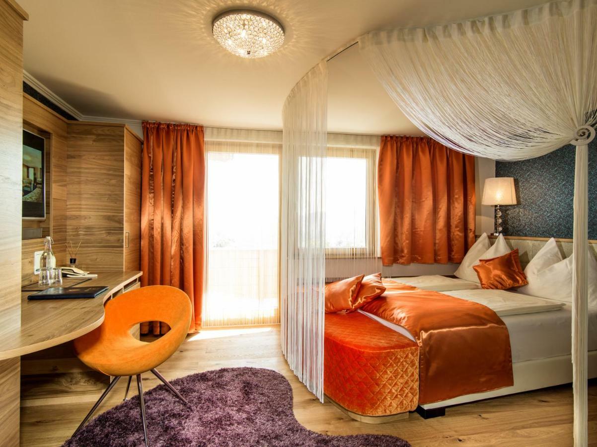 Hotel Winzer Wellness & Kuscheln Sankt Georgen im Attergau Exteriör bild