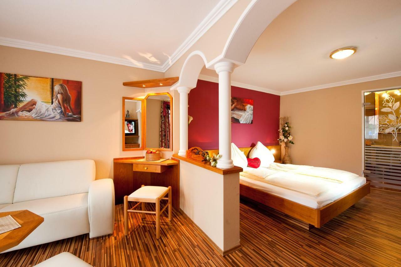 Hotel Winzer Wellness & Kuscheln Sankt Georgen im Attergau Exteriör bild