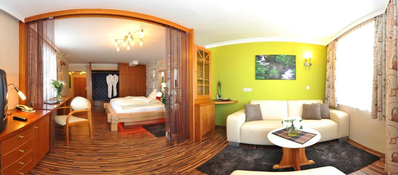 Hotel Winzer Wellness & Kuscheln Sankt Georgen im Attergau Exteriör bild