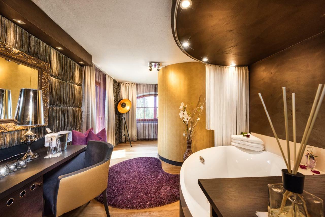 Hotel Winzer Wellness & Kuscheln Sankt Georgen im Attergau Exteriör bild